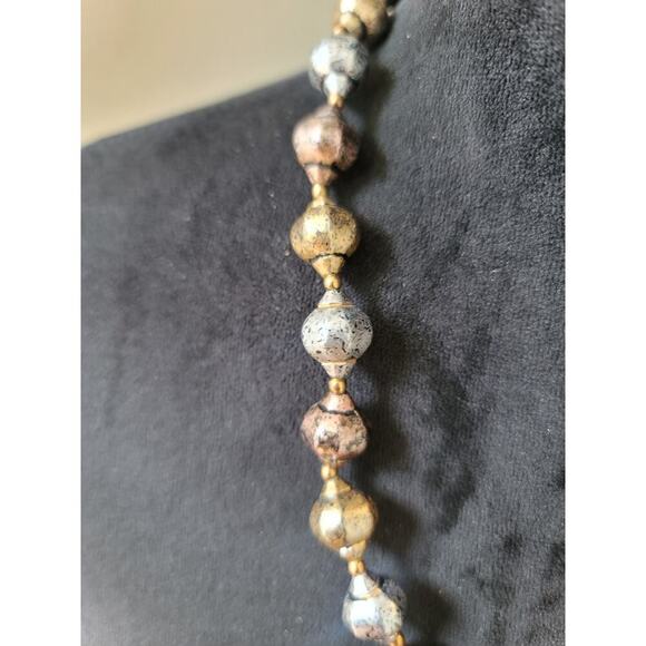 Women's Lightweight Multicolor Oxidized Beaded Necklace Elegant Jewelry - Picture 5 of 7